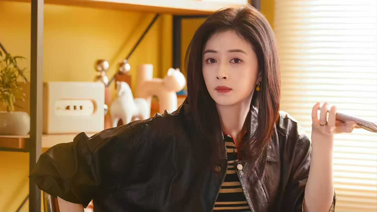 电视剧《四喜》里，为何胡刚要与冯美奇分手？
由童瑶、蒋欣等主演的都市剧《四喜》热