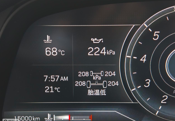 凯迪拉克CT5满一年用车体验
驾驶感受:第一辆车，没有很多对比，只能说，开着还行