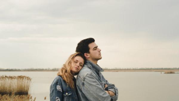 犯原则性错误后女友提分手？3 招修复信任挽回她