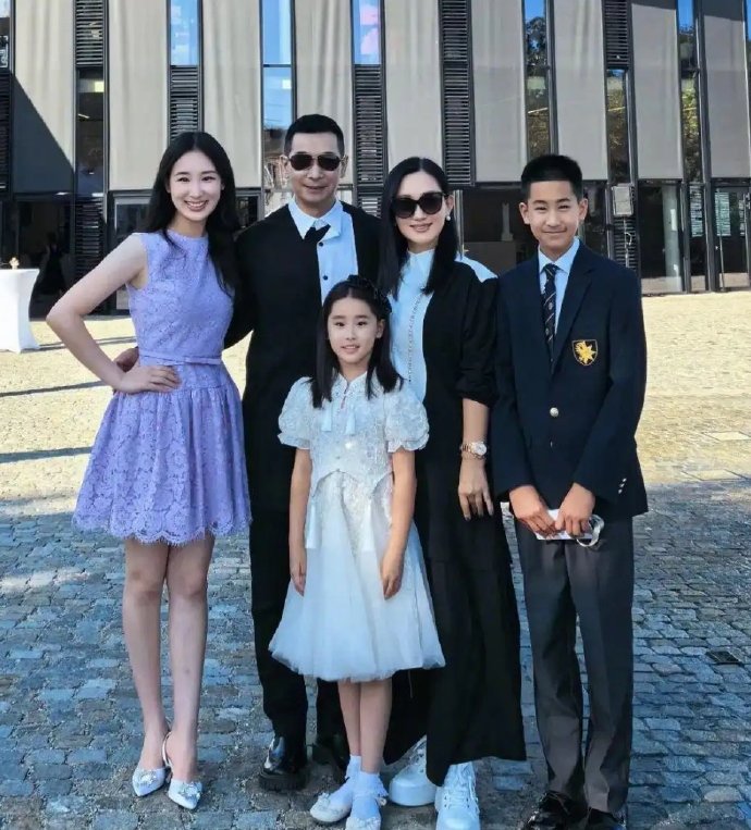 赵文卓比李湘还豪横，三个孩子都读瑞士名校，一年学费就要400多万…… ​​​