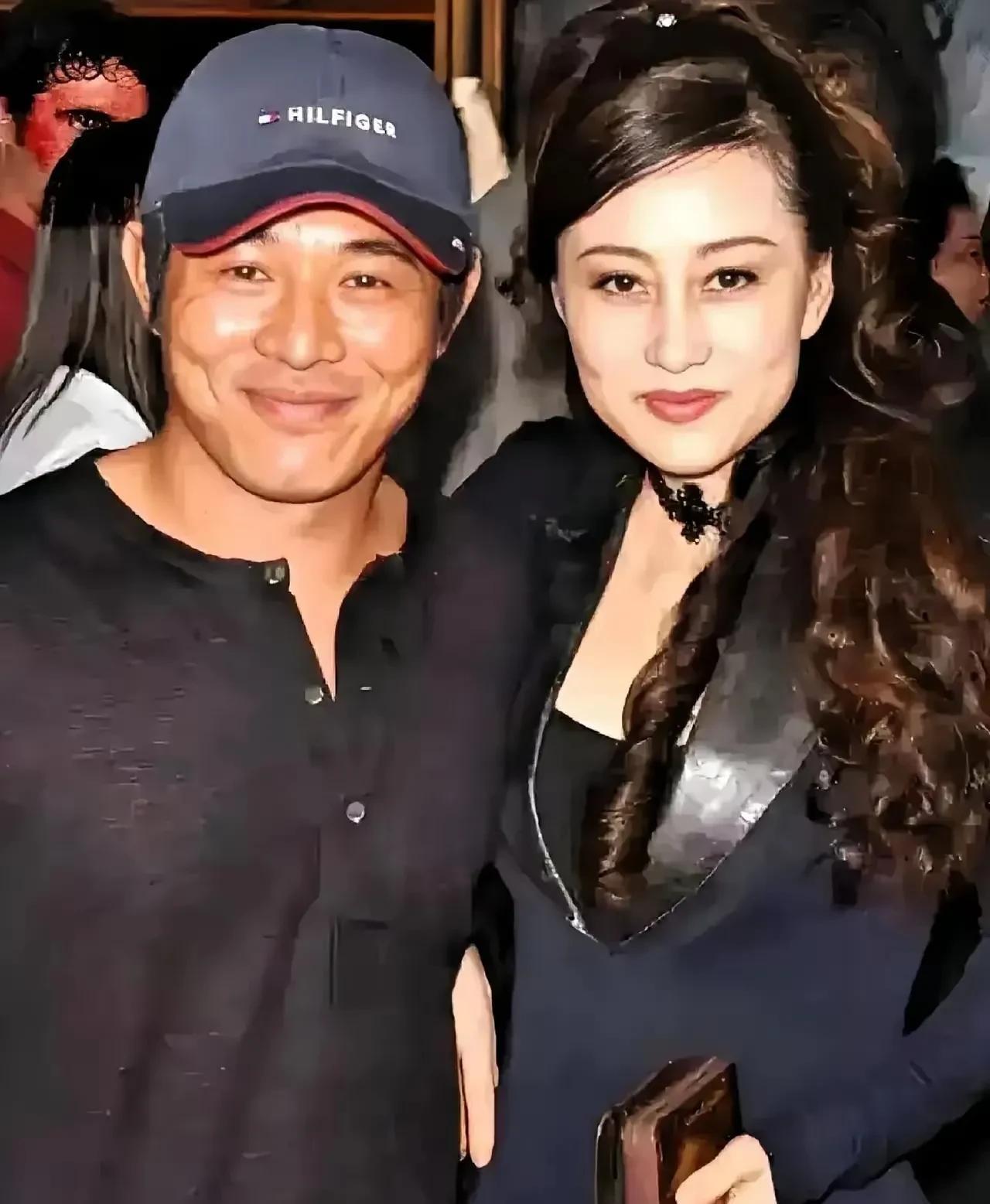 这就是娶漂亮老婆的下场
这家伙这段期间在做手术，说是心脏还是哪里出了问题？才64