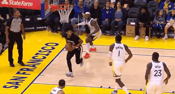 勇士潜力锋线新星库明加真是太嚣张了！NBA季前赛，在勇士对阵开拓者的第二节比赛中