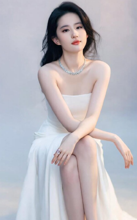 刘亦菲这身材加上气质，无论穿什么都很好看！