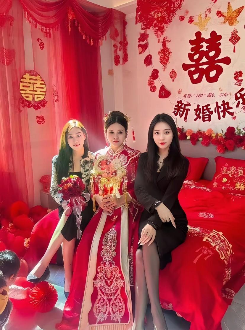 这是我见过含金量最高的伴娘，请这么漂亮的伴娘不怕被喧宾夺主吗～
