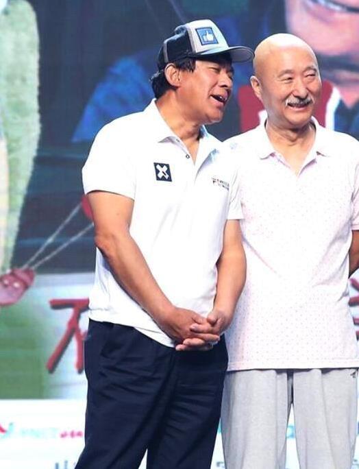 岁月不饶人啊，朱时茂陈佩斯曾经是春晚舞台上帅气的两位男演员，如今也都步入了老年人