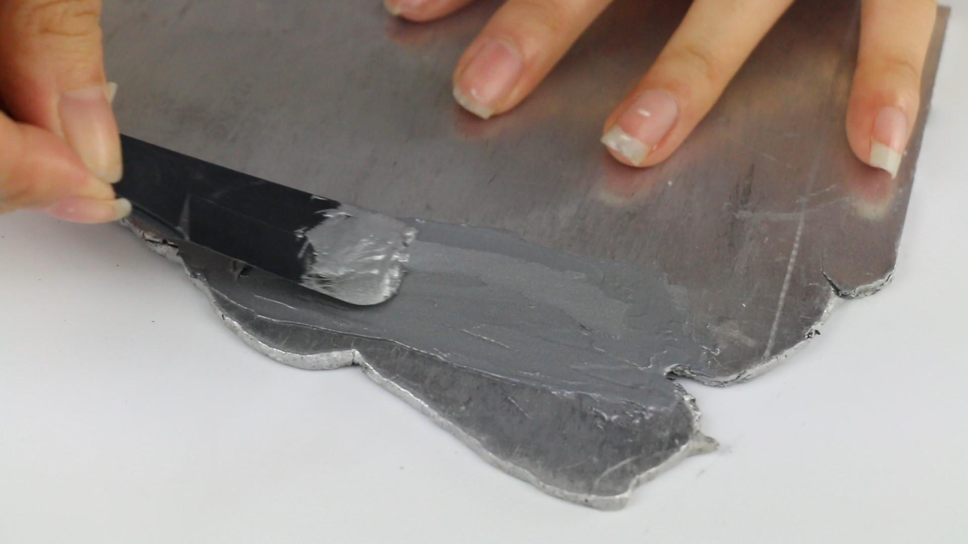 铝质修补剂修复后颜色和铝材差别大吗