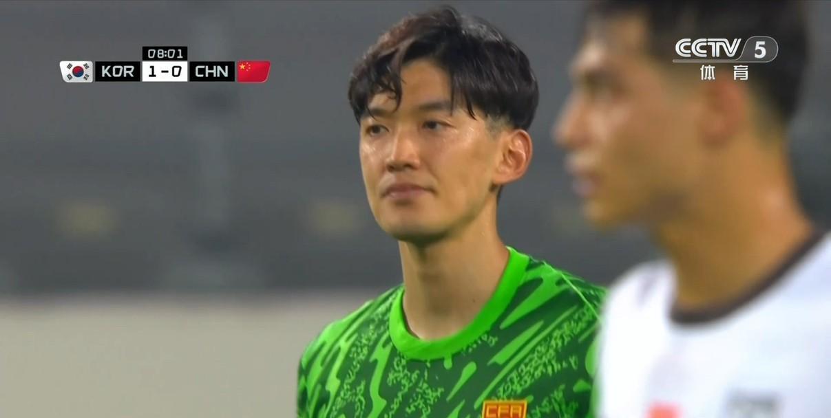 国足东亚杯一场比一场踢的好
第一场 输韩国队0:3
第二场 输日本0:2
第三场