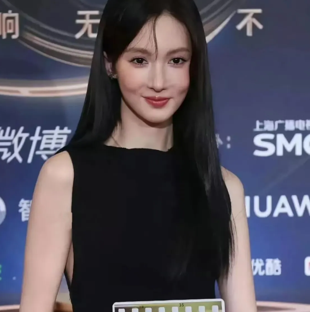 金晨快收手吧，这脸真的不能再动了...