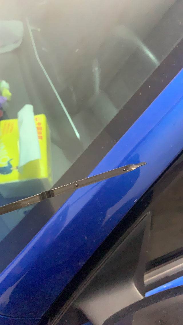 威朗烧机油
兄弟们看看自己的机油尺，跑了8500公里准备做保养，打开机油尺一看没