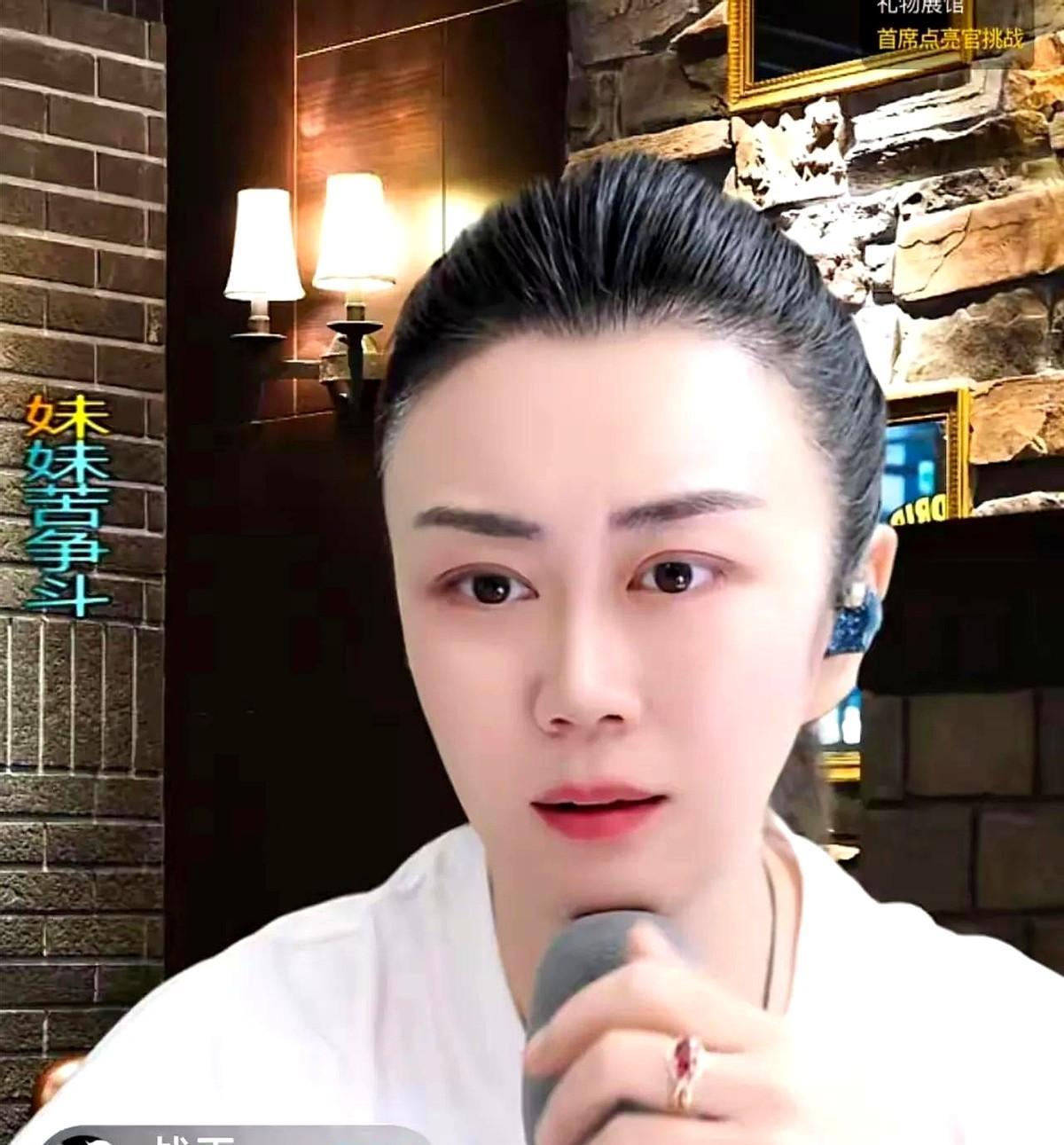 媛媛二饼力哥等七人连麦互动，二饼力哥PK第一，定要求完整的节目，可是媛媛表示人太