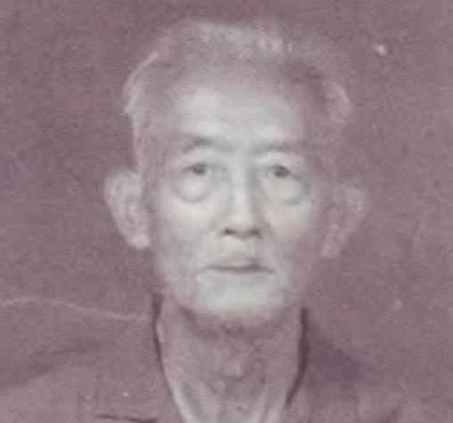 1948年4月18日，地下党员李维嘉接完头，正要回家，一个小姑娘却偷偷朝他摆手，