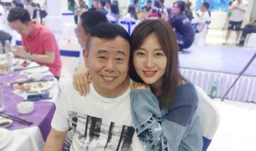 潘长江与女儿的演艺博弈，从过往艰辛到豪门外孙，却因直播口碑翻车