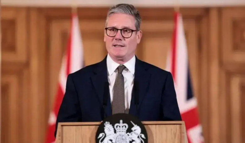 曾经辉煌的大英帝国，现在就剩下一些见不得台面的蝇营狗苟。10月28日，英国首相斯