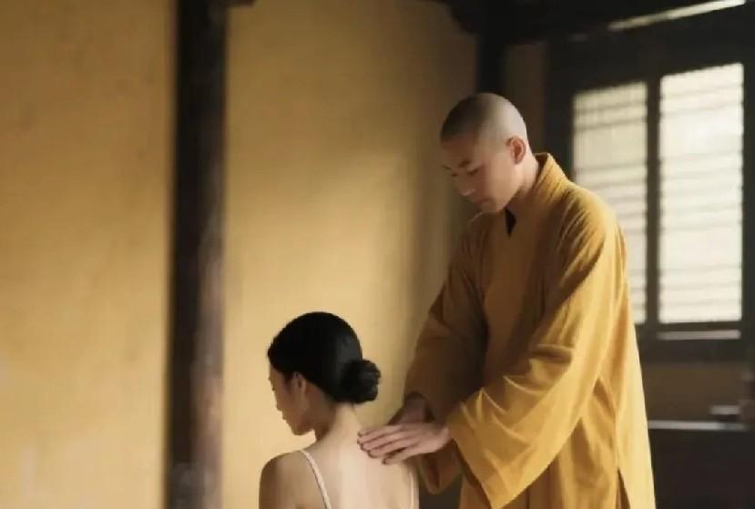 所谓的开光具体是怎么个开法，
无人知晓，
但这活绝对是个技术活，
一般人可干不了