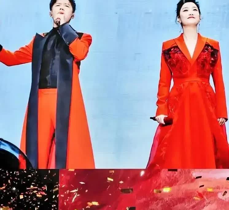 一个刚从青岛演唱会回来的朋友，我问他，
曾毅出了这么大事，凤凰传奇这回演唱会最
