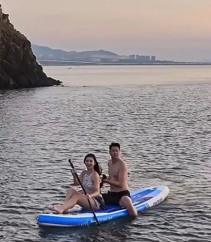七夕李小萌王雷海边大片，这是娱乐圈低调又养眼的夫妻吧！