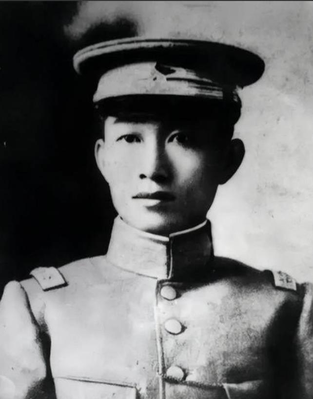 1904年，22岁的蔡锷迎娶29岁的刘长姑，可是等花轿到了门口，新娘却坚持不肯出