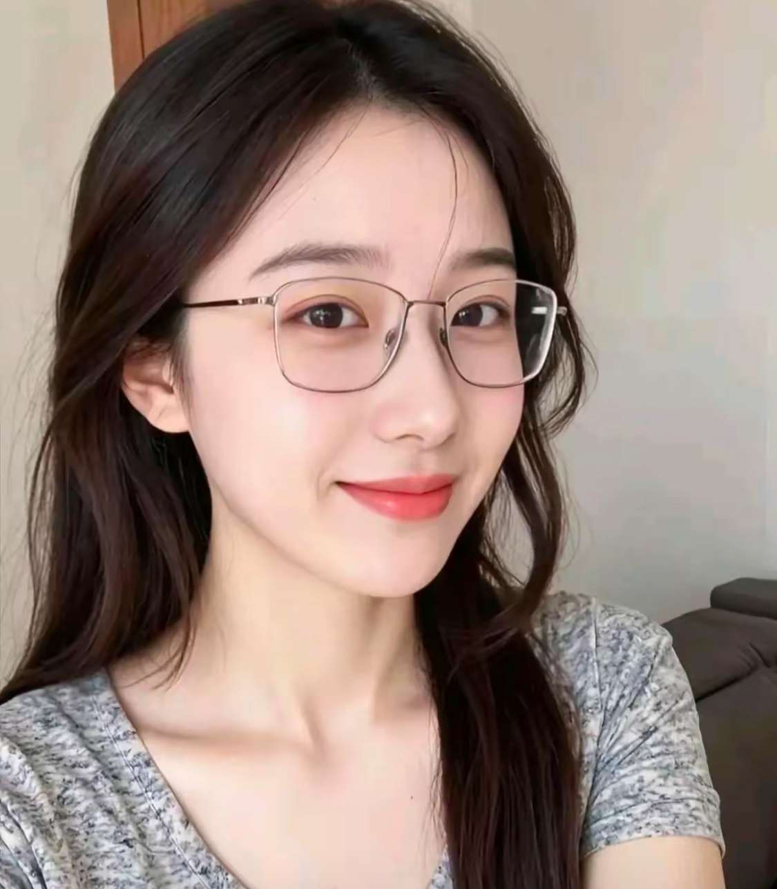戴眼镜和不戴眼镜哪个更好看？