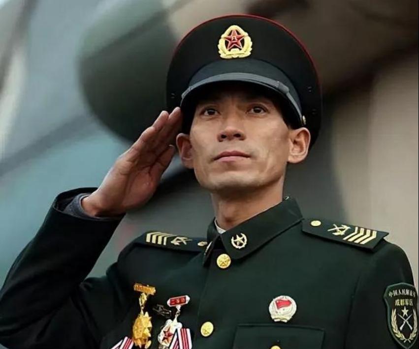 2000年，中国从俄罗斯进口6架军机，哪知道,刚飞不久就坏了4架！可俄专家怎么也