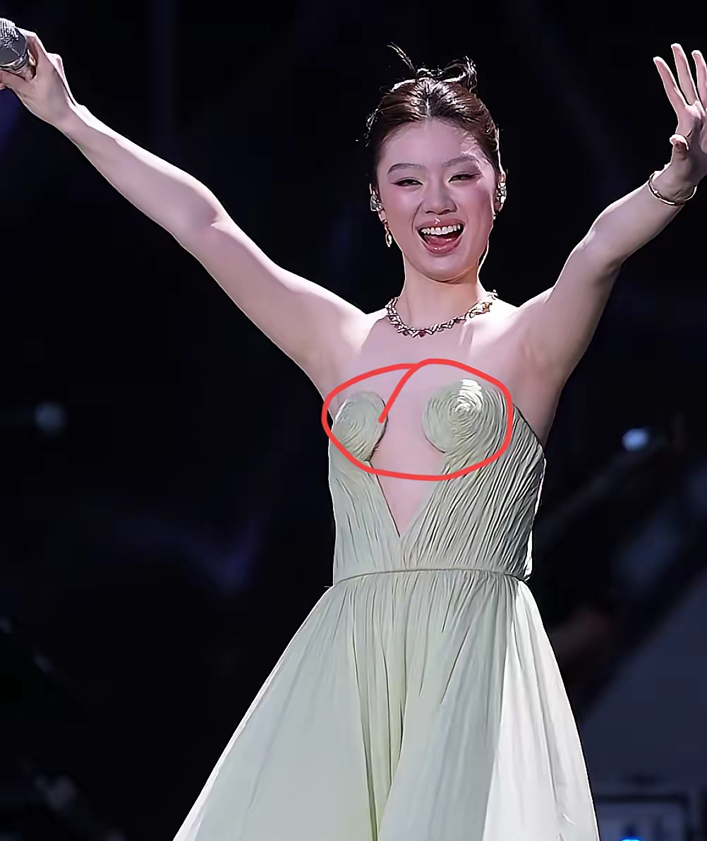 单依纯，
给所有女人提了个醒！
无论你身材多好，长的多漂亮，也千万不能放飞自我，