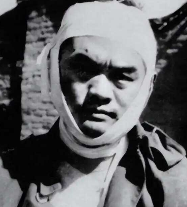 1945年9月，蒋介石一纸手令强迫康泽辞职去美国考察。所有人都对此疑惑不解，不知