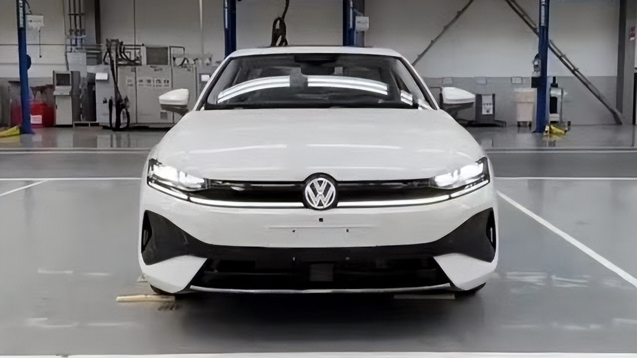 全新一汽大众速腾亮相，小号迈腾的设计，进步了还是改残了？