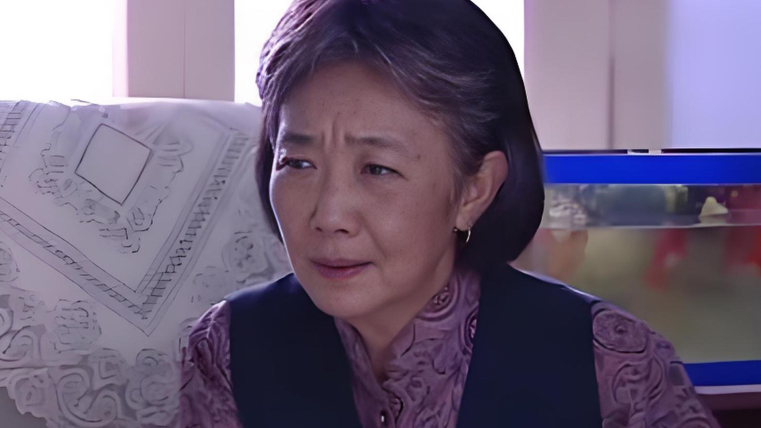 父亲去世后，继兄想带继母一起走，我拦住：你走，妈得留下来。