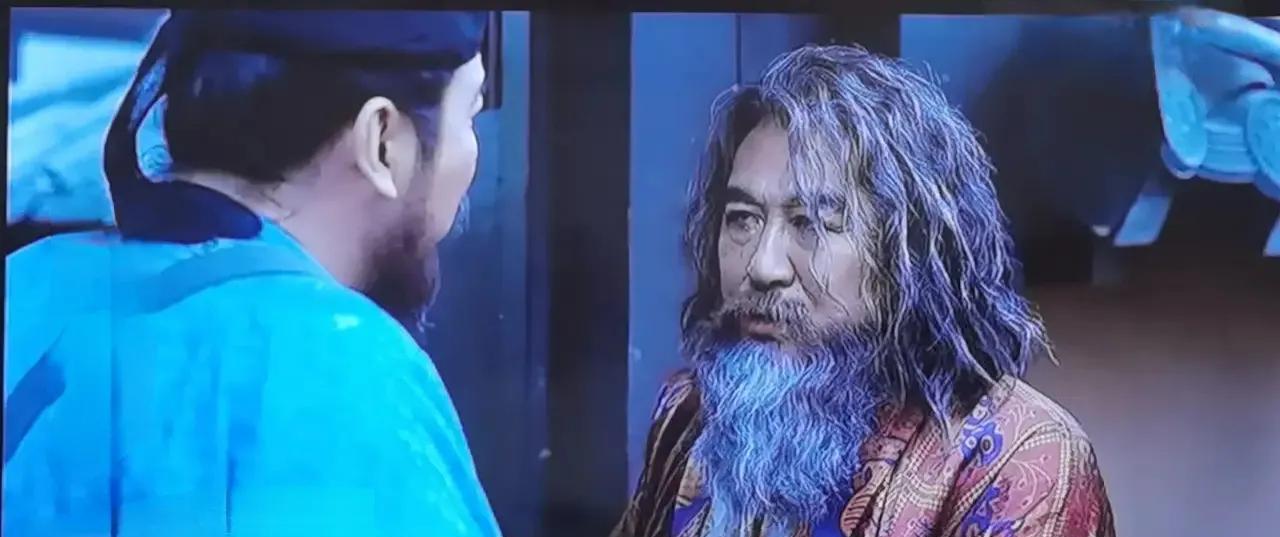 看了《长安的荔枝》，有人吐槽，说剧中有许多外国人，而且演员表上就是外籍演员。  