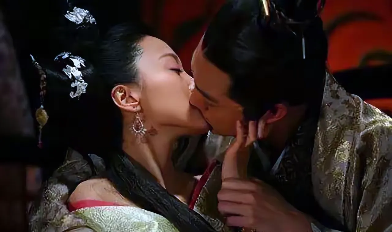 571年，北齐后主高纬给胡太后请安时，遇到两位俊美的尼姑，顿时身心激荡，召来临幸