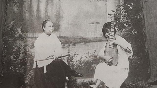 丁玲情史：“三人行”惊世骇俗，82岁临终仍向小13岁的丈夫索吻