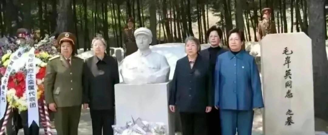 毛泽东主席的“四个女儿”罕见同框，前排左起分别是毛岸青妻子邵华、毛岸英生前妻子刘
