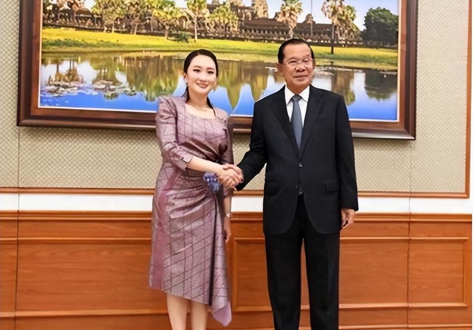 洪森家族把柬埔寨当成了私人物品，四子一女，身居高位，物极必反。
洪森，原名洪本那