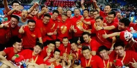 还记得2015长沙亚洲杯吗？同样也是小组三连胜，我们已经等待了整整十年！
昨晚中