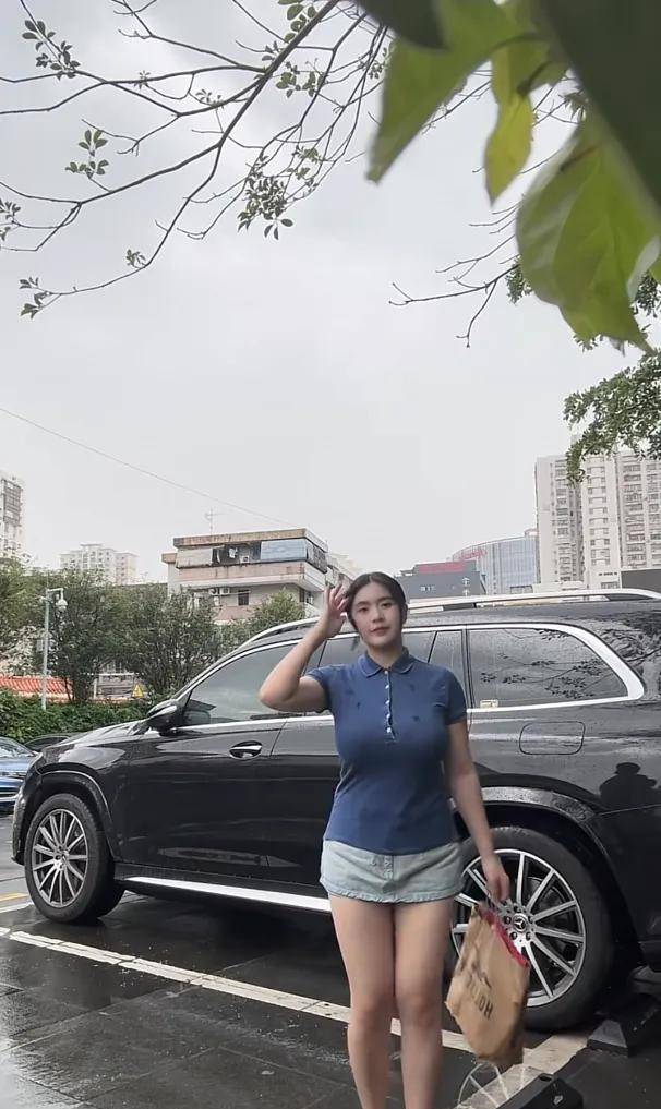 女朋友天天开车来接我好没面子，同事都说她太胖了[捂脸]我想分手，怎么办？