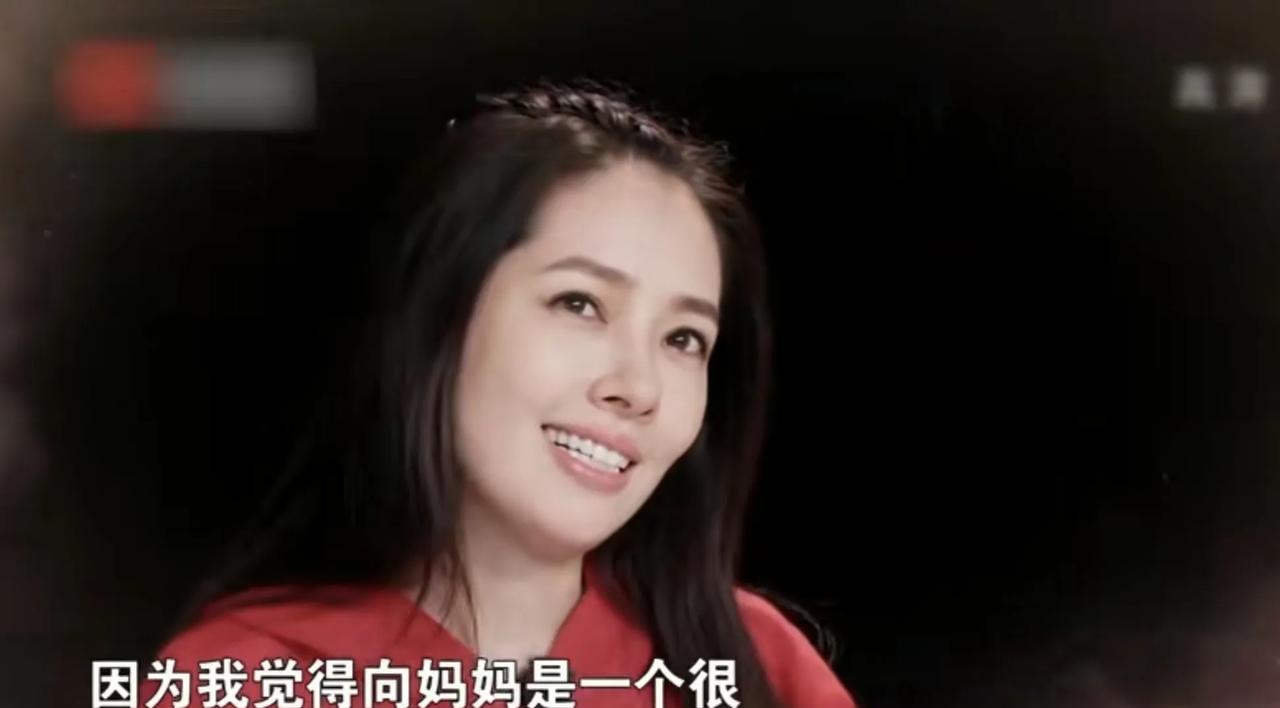 郭碧婷直言很羡慕婆婆向太，说：“我好难去简单评价她，因为我觉得向妈妈是一个很有意