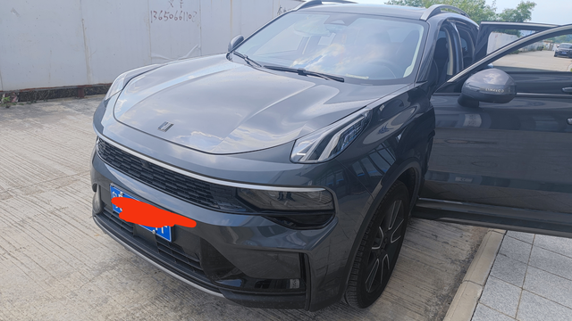 车内的储物空间真的很重要
当时买车的时候只顾着看安全性，其他内饰觉得还可以就行，