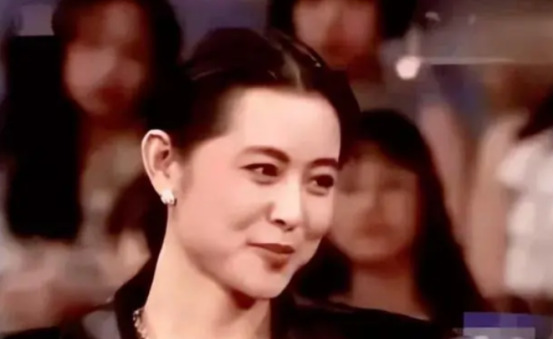 倪萍春晚救场事件











天呐！1991年春晚直播现场，主持人倪萍