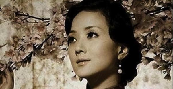 1951年国民党女特务王化琴，被解放军战士押往刑场，就在行刑队准备拉响枪栓时，一