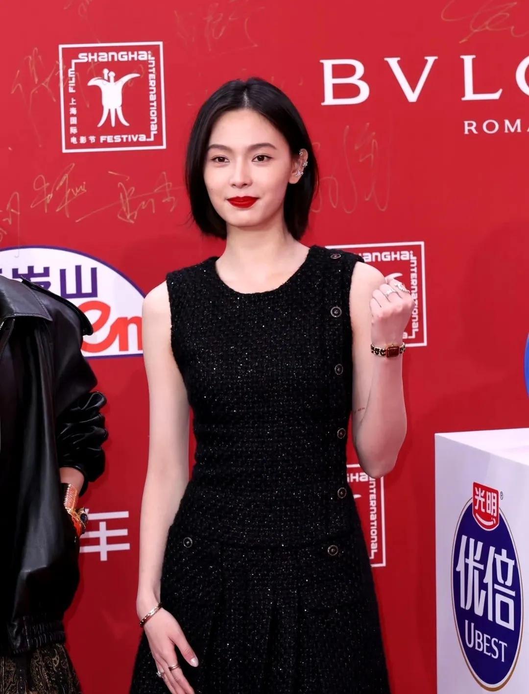 #赵佳丽上影节首秀生图#
有谁跟我一样，看了上影节红毯被赵佳丽的生图惊艳到了！在