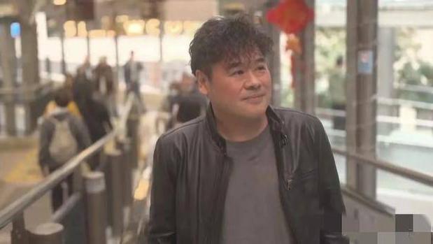 TVB金牌绿叶酒吧被偶遇，身材发福，拒绝兄妹资源，靠自己奋斗