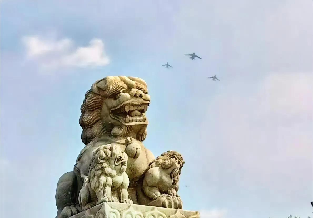 今天，卢沟桥的狮子笑了！
这是大公报发的，非常催泪的文案和配图。卢沟桥的狮子有五