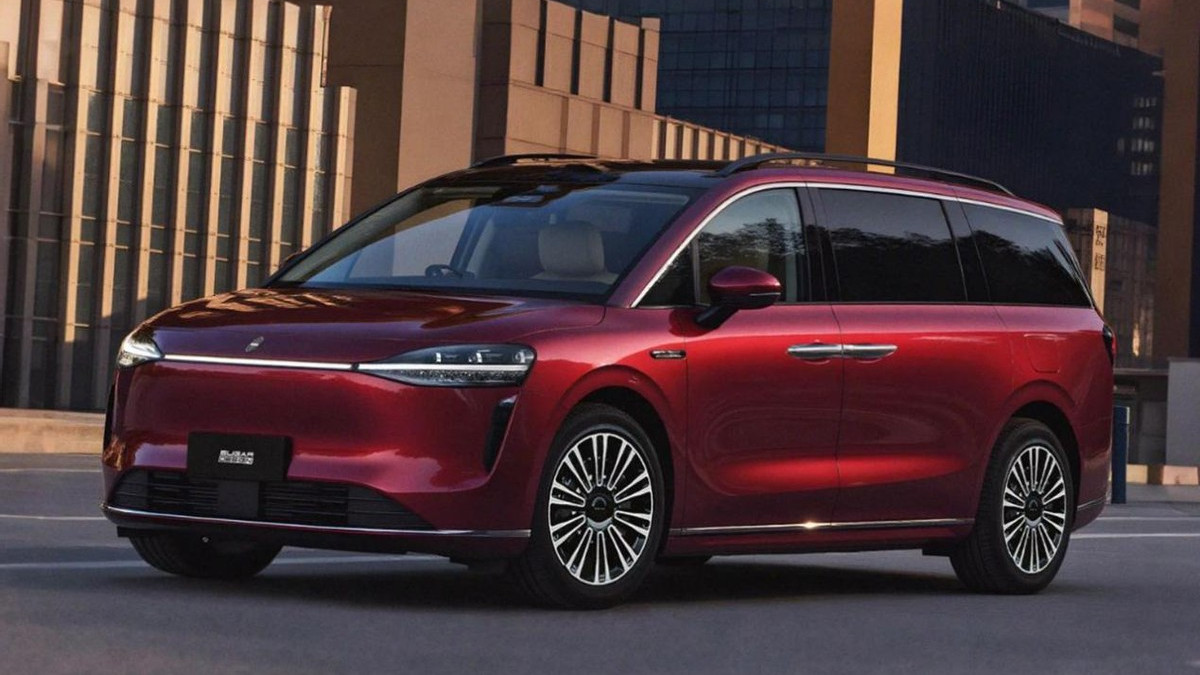 鸿蒙智行要出MPV了？享界中高端MPV渲染图曝光，大7座布局