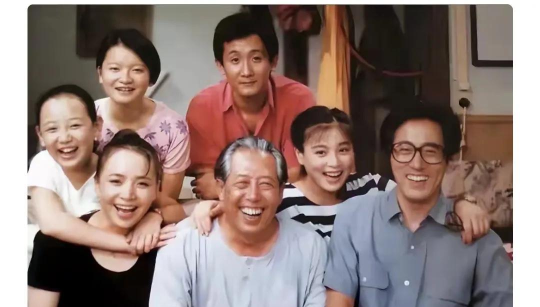 某种程度上来说，宋丹丹给英达生孩子真的比赵明明委屈。仔细看宋丹丹赵明明给英家人生