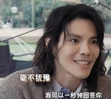 黄龄替网友问向佐：“你的太太和妈妈越来越有婆媳相了，你怎么看待这个问题？”

向