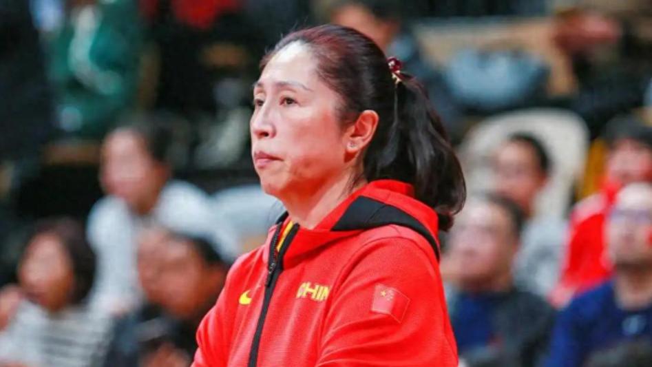 宫鲁鸣还是郑薇？深度分析中国女篮主帅！谁能让中国女篮重返巅峰