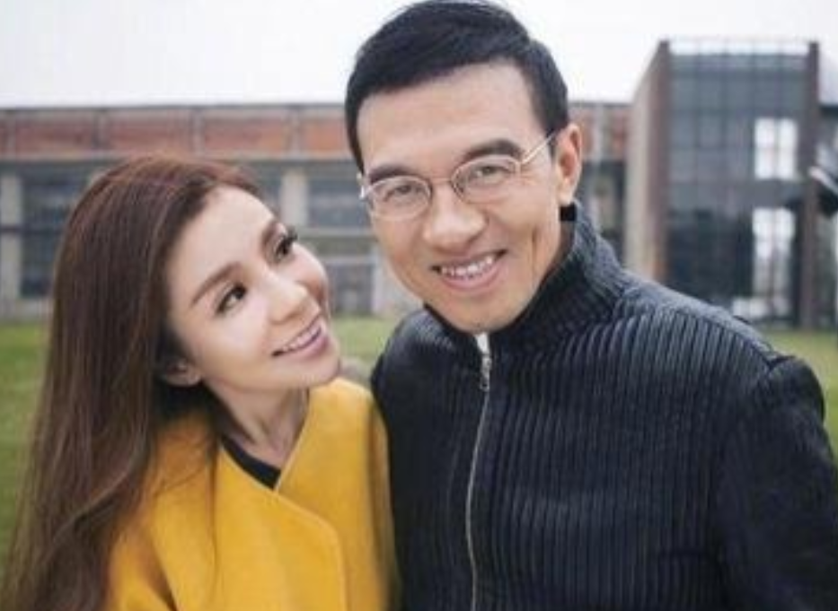 2004年，王志求婚朱迅，朱迅有些措手不及，呆呆地问了王志一句：“你有病吗？”王