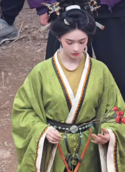 林允《归鸾》温瑜新皮肤路透，温婉清丽美人！