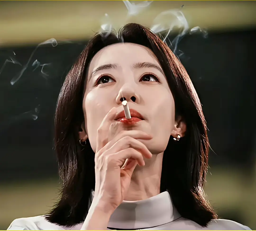 谁懂张小斐这一口烟的含金量，抽出了“牛马人”的无奈与心酸