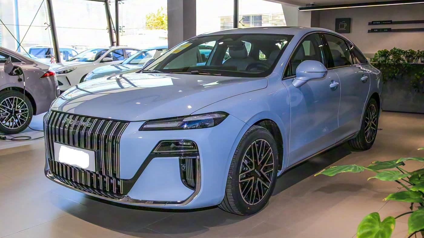 全新插混中型车上市！限时8.58万起，豪华外观很动感，续航160Km