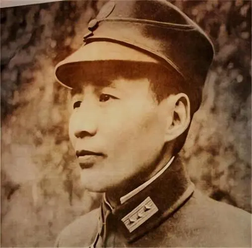 1935年，刘文辉如果炸了泸定桥，红军可能全军覆没，他为何不炸
 
在网络上曾有